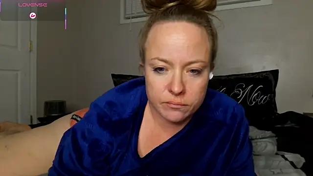 julimonroe online show from December 15, 3:11 am