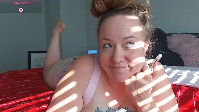 Snapshot of julimonroe chatting on April 2, 3:53 pm julimonroe online show from April 2, 3:53 pm