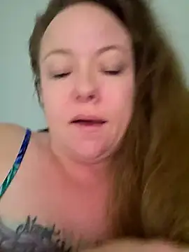 Snapshot of julimonroe chatting on April 8, 11:10 am julimonroe online show from April 8, 11:10 am