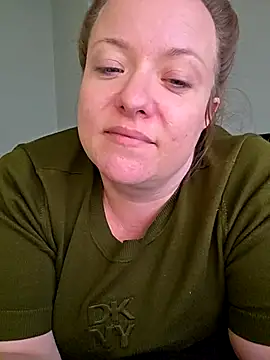 Snapshot of julimonroe chatting on April 15, 12:06 am julimonroe online show from April 15, 12:06 am