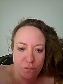 Snapshot of julimonroe chatting on April 19, 10:14 am julimonroe online show from April 19, 10:14 am