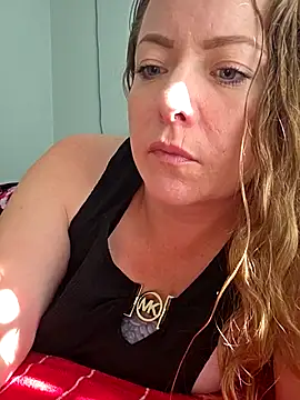 Snapshot of julimonroe chatting on April 21, 2:45 pm julimonroe online show from April 21, 2:45 pm