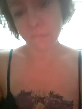 Snapshot of julimonroe chatting on April 25, 12:19 pm julimonroe online show from April 25, 12:19 pm