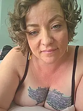 Snapshot of julimonroe chatting on April 27, 3:10 pm julimonroe online show from April 27, 3:10 pm