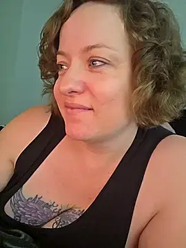 Snapshot of julimonroe chatting on April 29, 2:10 pm julimonroe online show from April 29, 2:10 pm