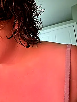 Snapshot of julimonroe chatting on April 30, 8:42 am julimonroe online show from April 30, 8:42 am