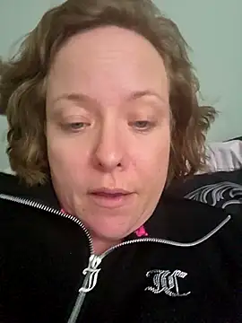 Snapshot of julimonroe chatting on April 30, 10:03 pm julimonroe online show from April 30, 10:03 pm