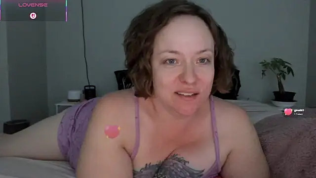 Snapshot of julimonroe chatting on May 8, 3:56 am julimonroe online show from May 8, 3:56 am