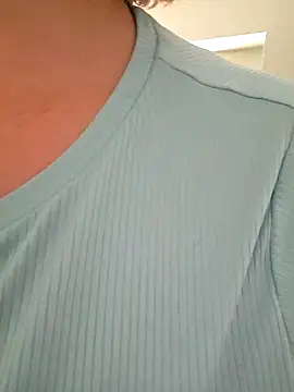 Snapshot of julimonroe chatting on May 13, 1:52 pm julimonroe online show from May 13, 1:52 pm