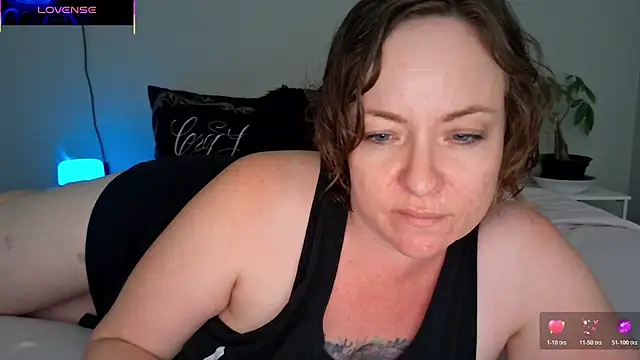 Snapshot of julimonroe chatting on May 20, 3:13 am julimonroe online show from May 20, 3:13 am