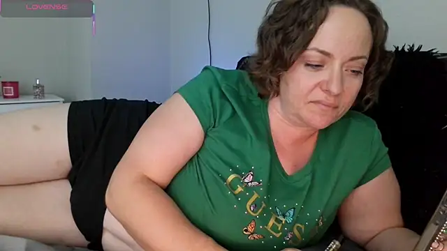 Snapshot of julimonroe chatting on May 23, 3:01 am julimonroe online show from May 23, 3:01 am