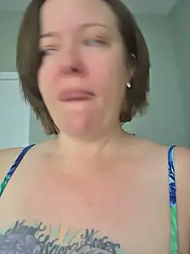 Snapshot of julimonroe chatting on June 12, 9:41 am julimonroe online show from June 12, 9:41 am