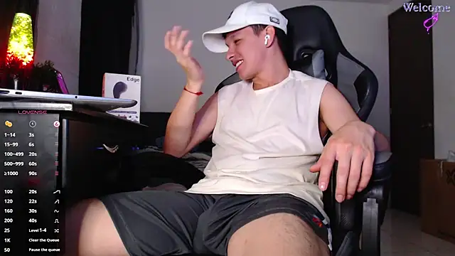 Snapshot of Angel-Twink chatting on February 12, 2:39 am Angel-Twink online show from February 12, 2:39 am
