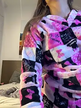 Snapshot of Stormiie777 chatting on December 13, 2:54 am Stormiie777 online show from December 13, 2:54 am