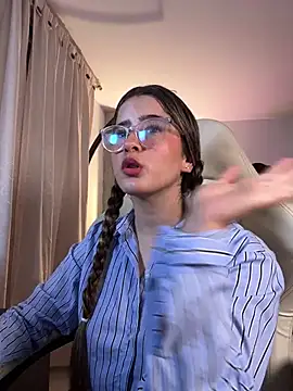 Snapshot of Stormiie777 chatting on February 3, 1:37 am Stormiie777 online show from February 3, 1:37 am