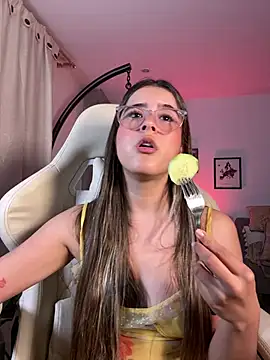 Snapshot of Stormiie777 chatting on March 3, 2:07 am Stormiie777 online show from March 3, 2:07 am