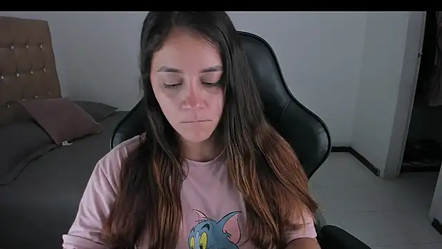 EmmaGrace1999 online show from December 6, 10:49 am