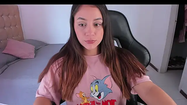 EmmaGrace1999 online show from December 6, 4:17 pm