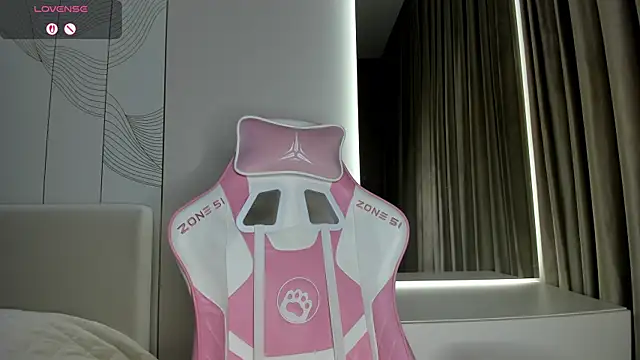 JenniferQueen11 online show from April 15, 5:53 pm