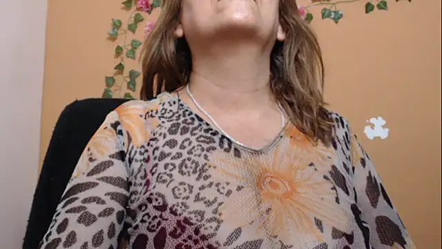 Snapshot of Hellensextits chatting on December 15, 10:39 am Hellensextits online show from December 15, 10:39 am