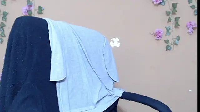 Snapshot of Hellensextits chatting on December 24, 4:30 pm Hellensextits online show from December 24, 4:30 pm