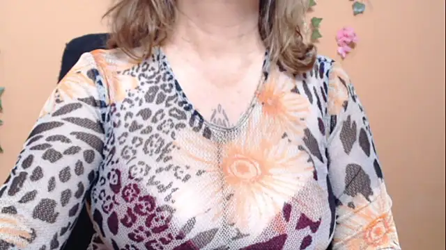 Snapshot of Hellensextits chatting on December 31, 11:20 am Hellensextits online show from December 31, 11:20 am