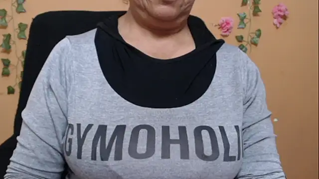 Snapshot of Hellensextits chatting on January 3, 10:08 pm Hellensextits online show from January 3, 10:08 pm