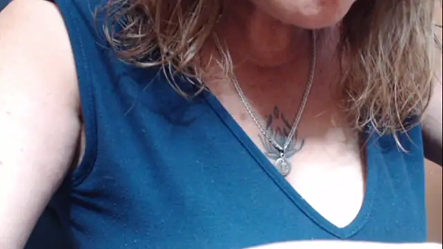 Snapshot of Hellensextits chatting on February 2, 5:04 pm Hellensextits online show from February 2, 5:04 pm