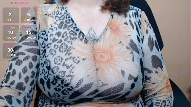 Snapshot of Hellensextits chatting on February 22, 9:23 am Hellensextits online show from February 22, 9:23 am