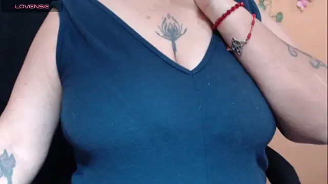 Snapshot of Hellensextits chatting on February 28, 5:15 pm Hellensextits online show from February 28, 5:15 pm