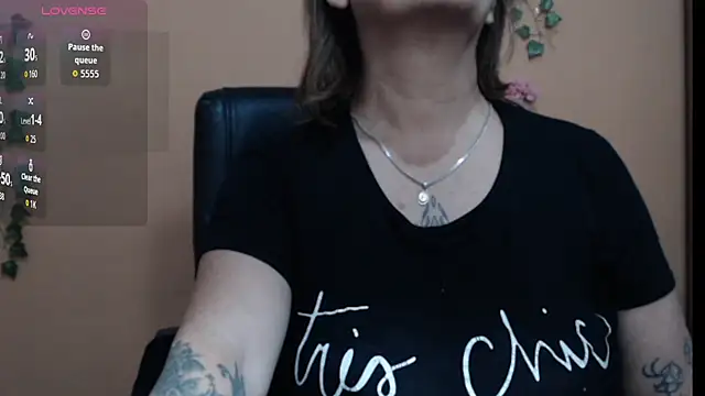 Snapshot of Hellensextits chatting on September 30, 3:44 am Hellensextits online show from September 30, 3:44 am