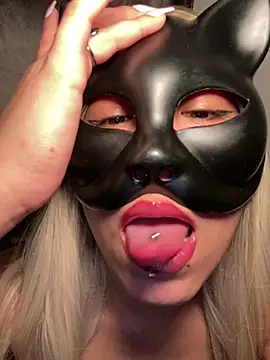 Snapshot of nenalayla chatting on March 4, 10:46 am nenalayla online show from March 4, 10:46 am