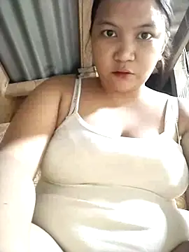 Snapshot of milkytitsmom4u chatting on February 26, 4:50 pm milkytitsmom4u online show from February 26, 4:50 pm