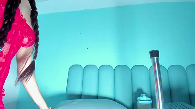 Snapshot of littless_angel chatting on December 16, 4:45 am littless angel online show from December 16, 4:45 am