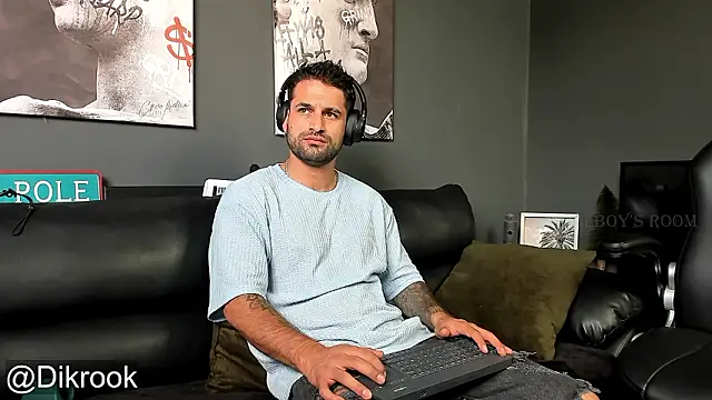 Snapshot of Davevilboy chatting on December 2, 1:57 pm Davevilboy online show from December 2, 1:57 pm