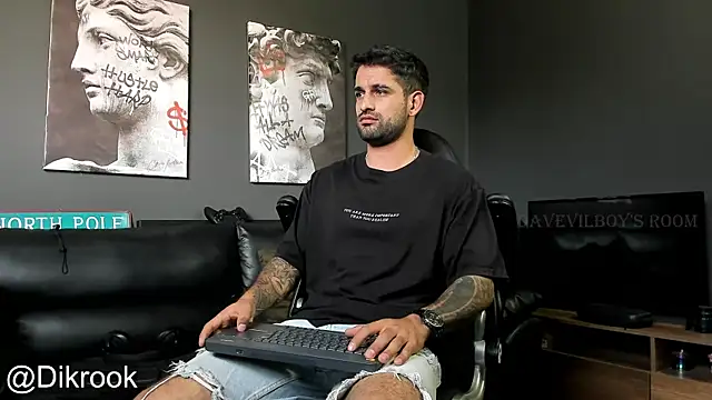 Snapshot of Davevilboy chatting on December 3, 2:49 pm Davevilboy online show from December 3, 2:49 pm