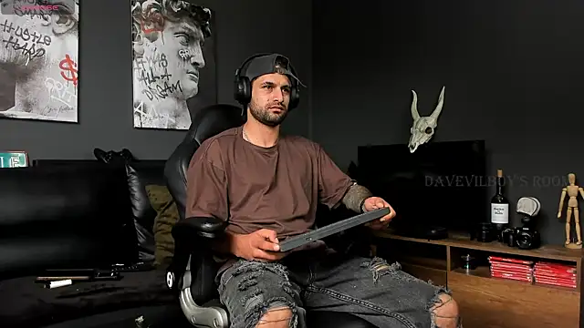 Snapshot of Davevilboy chatting on December 4, 4:16 pm Davevilboy online show from December 4, 4:16 pm