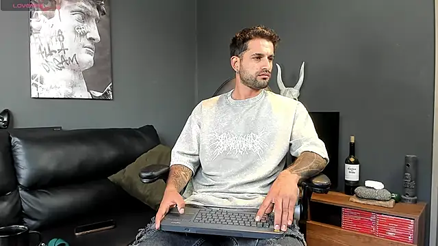 Snapshot of Davevilboy chatting on January 14, 12:45 pm Davevilboy online show from January 14, 12:45 pm