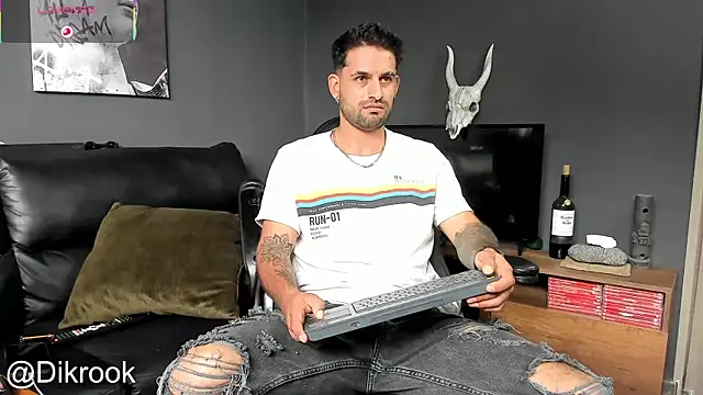 Snapshot of Davevilboy chatting on January 28, 3:35 pm Davevilboy online show from January 28, 3:35 pm