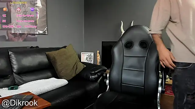 Snapshot of Davevilboy chatting on February 4, 12:22 pm Davevilboy online show from February 4, 12:22 pm