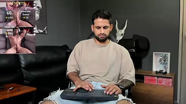 Snapshot of Davevilboy chatting on March 18, 3:21 pm Davevilboy online show from March 18, 3:21 pm