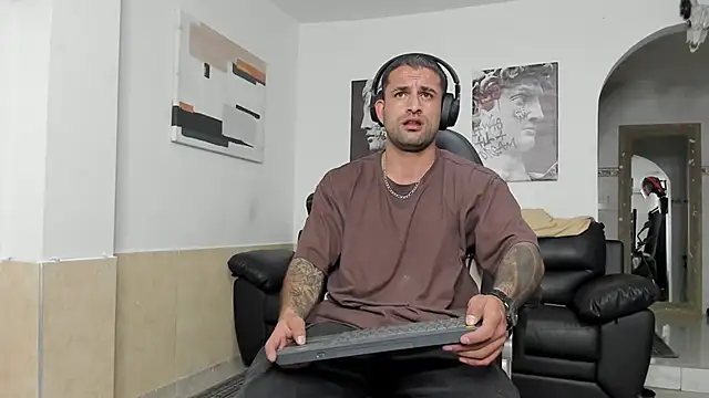 Snapshot of Davevilboy chatting on September 10, 12:38 pm Davevilboy online show from September 10, 12:38 pm