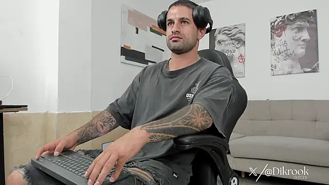 Snapshot of Davevilboy chatting on September 19, 12:50 pm Davevilboy online show from September 19, 12:50 pm