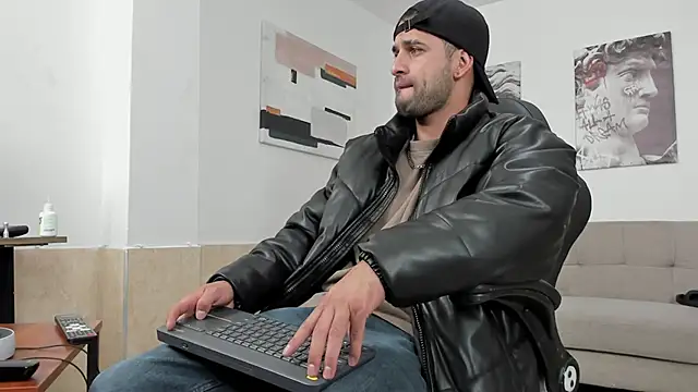 Snapshot of Davevilboy chatting on September 22, 12:40 pm Davevilboy online show from September 22, 12:40 pm