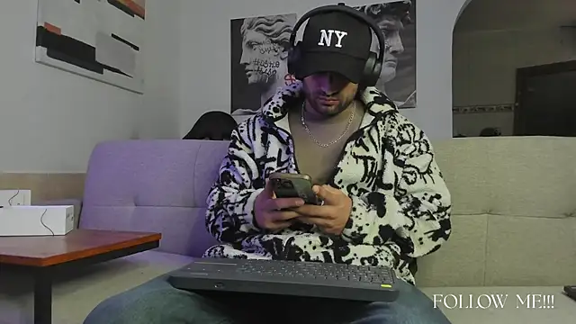 Snapshot of Davevilboy chatting on September 23, 1:47 pm Davevilboy online show from September 23, 1:47 pm