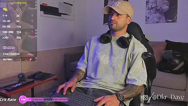Snapshot of Davevilboy chatting on October 5, 2:48 pm Davevilboy online show from October 5, 2:48 pm
