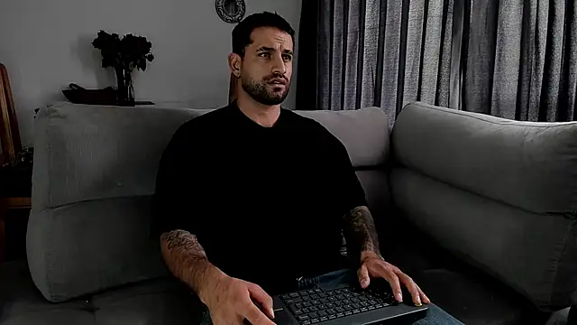 Snapshot of Davevilboy chatting on October 8, 3:20 pm Davevilboy online show from October 8, 3:20 pm