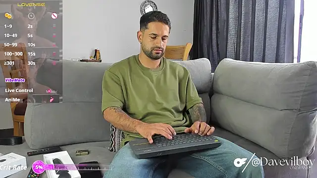 Snapshot of Davevilboy chatting on October 15, 12:27 pm Davevilboy online show from October 15, 12:27 pm