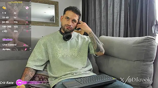 Snapshot of Davevilboy chatting on October 21, 12:50 pm Davevilboy online show from October 21, 12:50 pm