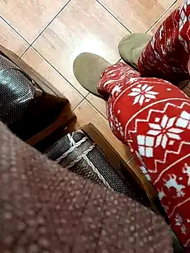 feet toes online show from February 22, 5:44 am